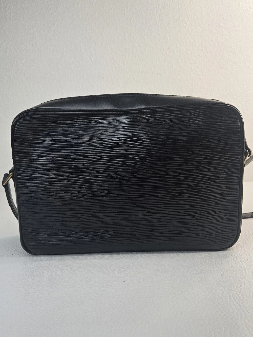 Authentic Louis Vuitton Trocadéro 27 EPI Crossbody Shoulder Bag w/dustcover - Picture 6 of 16